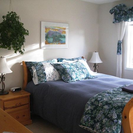 Avens Renaissance B&B Canmore Exterior foto